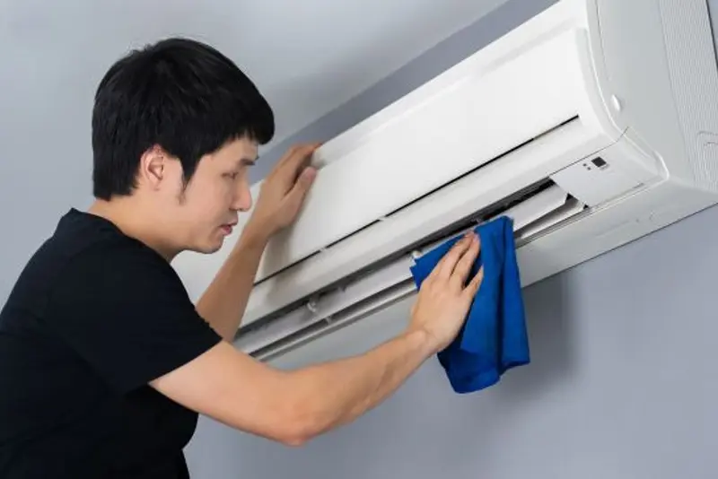 CÓ NÊN TỰ VỆ SINH MÁY LẠNH TẠI NHÀ VÀO DỊP TẾT ?!?